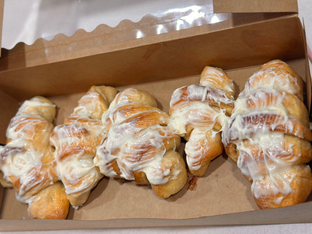 Cinnnamon Rolls (6)
